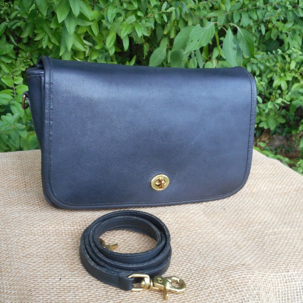 SOLD**Vintage Coach Companion Clutch 9635 GUC in Black